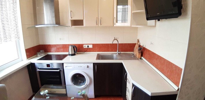 Сдается Метро Г.Днепра 10 мин.ходу.Героев Днепра 27.3-х комн. квартира - фото 1