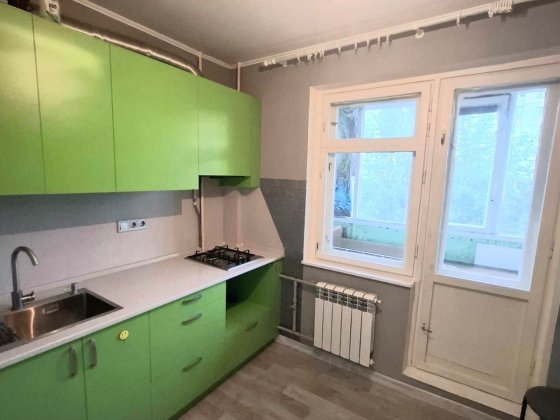 Оренда на Радужній  39. Авторинок, ТЦ Квадрат Київ