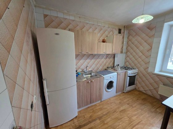 Оренда 3-к квартири. Оболонський р-н. Автозаводська, 7. Газ. 2 поверх Киев