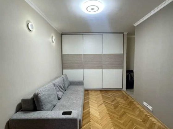 Здам 2-кімнатну квартиру на 4 поверсі (Дарницька площа) Киев