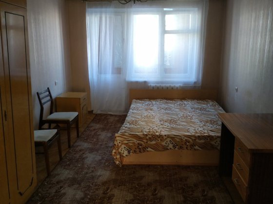 Здається 2х кімнатна квартира ст.м.Чернігівська Киев