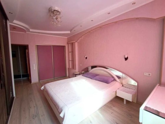 Предлагается в аренду 1 комнатная квартира возле м.Левобережная. Киев