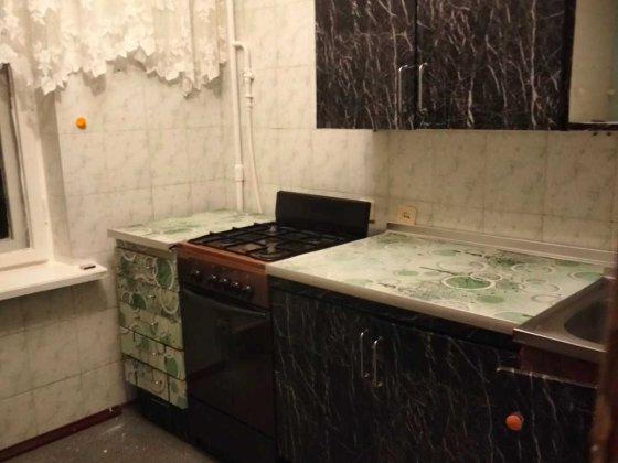 Здам теплу з газом 1к.кв.4 поверх на Троєщині Київ