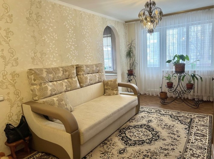 Здається 2 кімнатна квартира можна на короткий термін Киівська. - фото 1