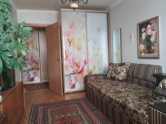 Срочно сдаю 2-х ком.кв. в отличном месте на Титова. Ключи, срочно. Дніпро