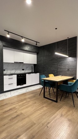 Оренда прострої квартири з дизайнерським ремонтом в ЖК Парус City - фото 1