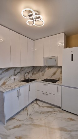 Сдам 1комн квартиру в ЖК Вернисаж.  2 этаж ! - фото 1