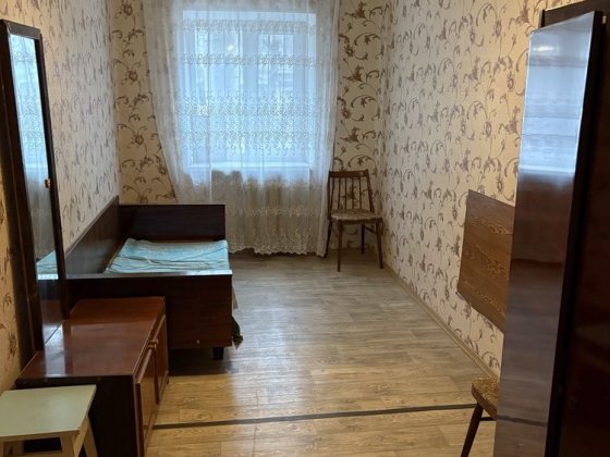 Здається квартира у центрі міста.