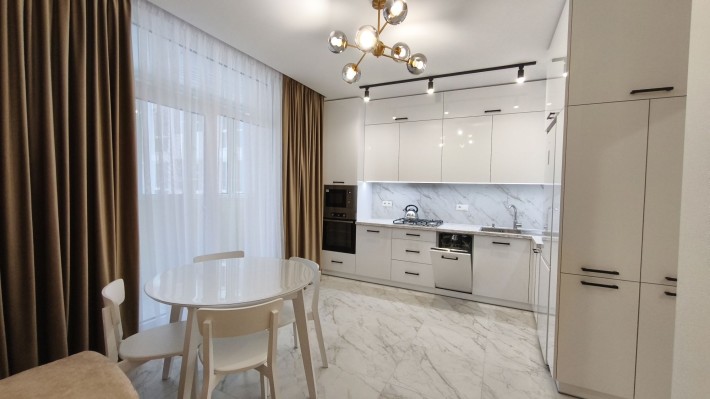 Перша здача! Однокімнатна квартира + кухня студія в НОВОБУДОВІ - фото 1