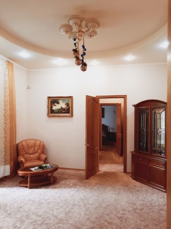 3 ком.,Дм.Яворницкого 69 , 100 м2,красивый ремонт,2 этаж, ЦЕНТР города - фото 1