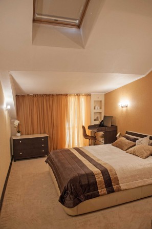 3к, 90 м2, Поділ, вул. Щекавицька 30/39, метро Котрактова площа - фото 1