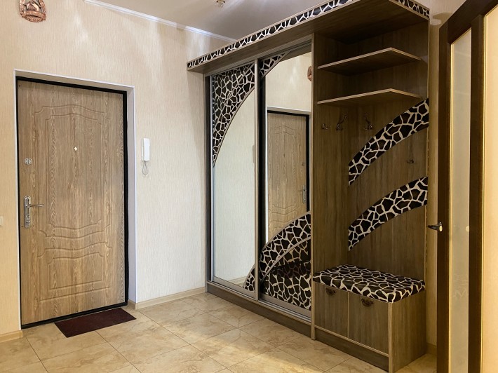 Аренда, 1- ком., ЖК "Успех", ул. Инглези/ Небесной сотни, 45,2 м2 - фото 1