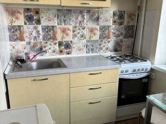 Сдам в оренду 1 к на 2 му поверсі КПІ біля РАЦСУ Киев