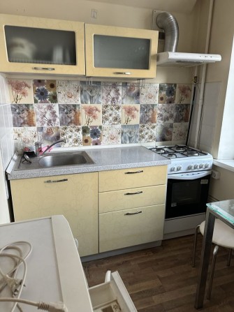 Сдам в оренду 1 к на 2 му поверсі КПІ біля РАЦСУ - фото 1