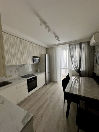 Оренда квартири (900$)+ паркінг (100$) ЖК Лебединий Ревуцького 40в - фото 1