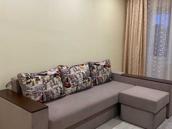 1-нокімнатна квартира, М"Чернігівська" або "Дарниця". вул. Каденюка,15 Київ