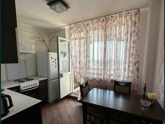 Оренда 2-о кімнатної  вул. Червоної Калини (Маяковского) 68 Троєщина Киев