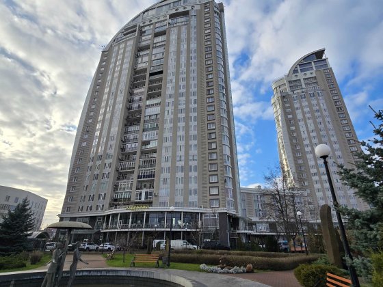 Оболонська наб 1  ЖКПарус дизанерський ремонт видова генератор паркінг Киев