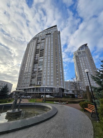 Оболонська наб 1  ЖКПарус дизанерський ремонт видова генератор паркінг - фото 1