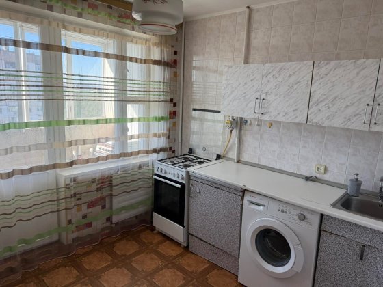 Милютенка, 42. Сдам 1 ком кв в которой всегда есть свет во время откл. Київ