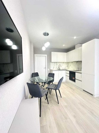 Оренда 1к з дзайнерcьким ремонтом Набережно-Рибальська, 27 ЖК DOCK 32 - фото 1