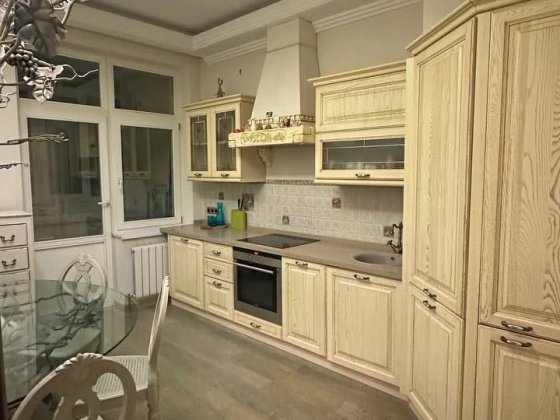 Печерськ Лесі Українки Панаса Мирного 17,  1 кім. 53 кВ, м, 23000 грн Київ