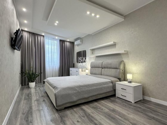 Видова 2-кім. кв-ра з євроремонтом 83м2 , генератор. м. Лівобережна Київ