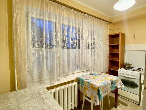 Мілютенка 16, оренда 2-к квартири, Лісовий масив, 1 поверх, є газ! Киев