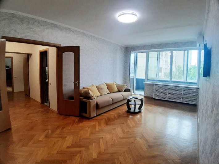 Омеляновича-Павленка 11, тепла 3-х кімнатна, ст.м. Арсенальна - фото 1