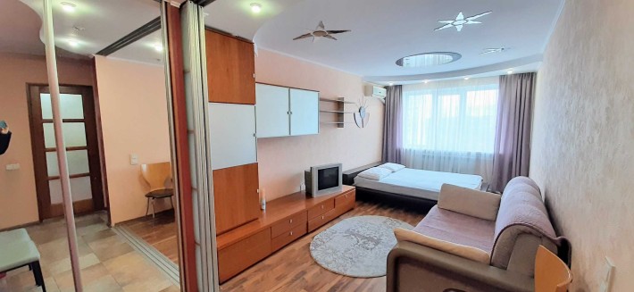 Очень тёплая.Ивасюка  35 ,метро Минская - фото 1