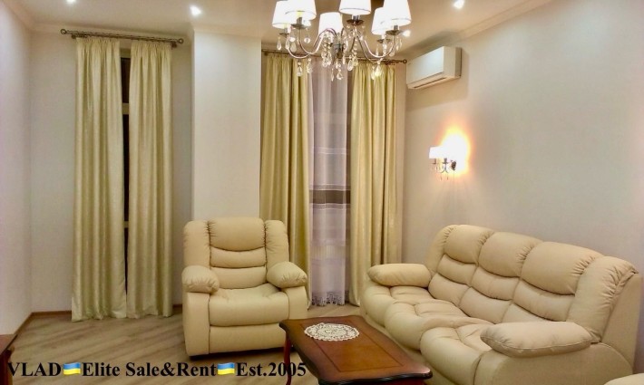 Л.Українки бул. 7-А. 2-кім. 100 м2. Всі вікна виходять у двір на парк! - фото 1