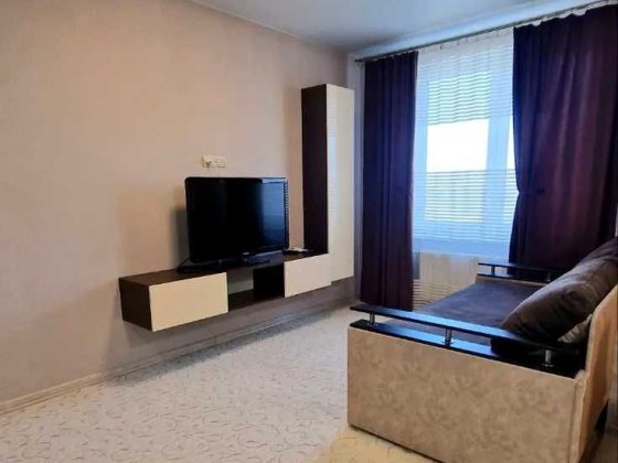 Здається видова квартира біля ст. м. "Теремки", "Іподром" Киев