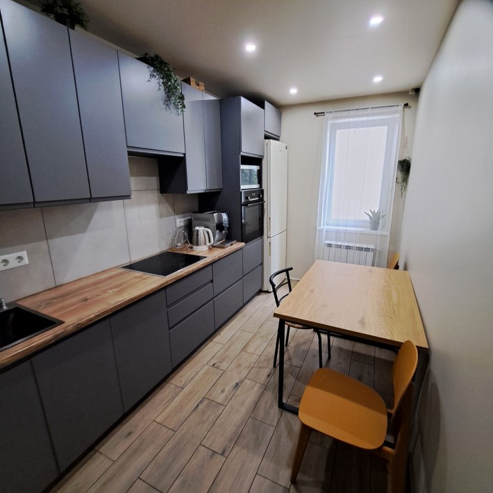 Сдам трехкомнатную квартиру ул. Инглези/ пр-т Небесной сотни - фото 1