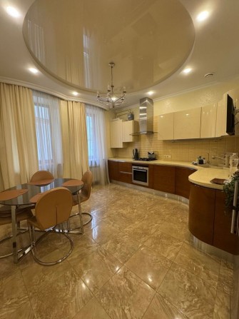 Сдам 2х комнатную квартиру на Жуковского 10 - фото 1