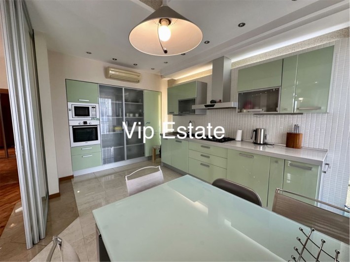 Аренда 4 к.кв.,190 м.с 3 спальнями в ЖК Азарин, пер.Отакара Яроша 19-Б - фото 1