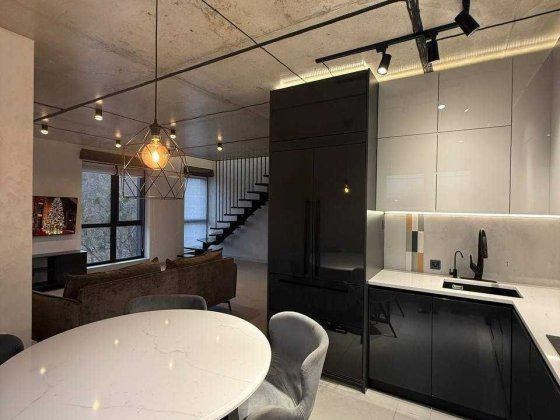 Оренда 2-кім. квартири з виглядом на парк Залізна Вода є 2 паркомісця Львов