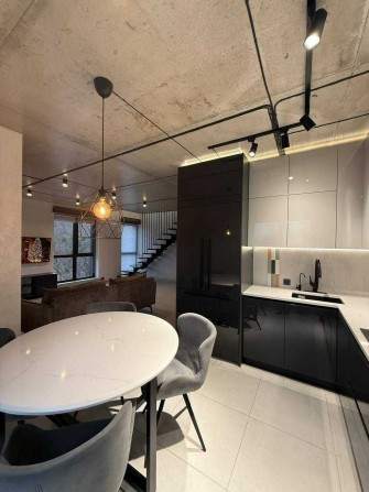 Оренда 2-кім. квартири з виглядом на парк Залізна Вода є 2 паркомісця - фото 1