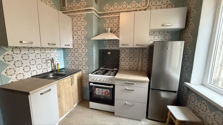 Сдам 2 комнатную квартиру на 1 этаже Бочарова 35/ Крымский бульвар - фото 1