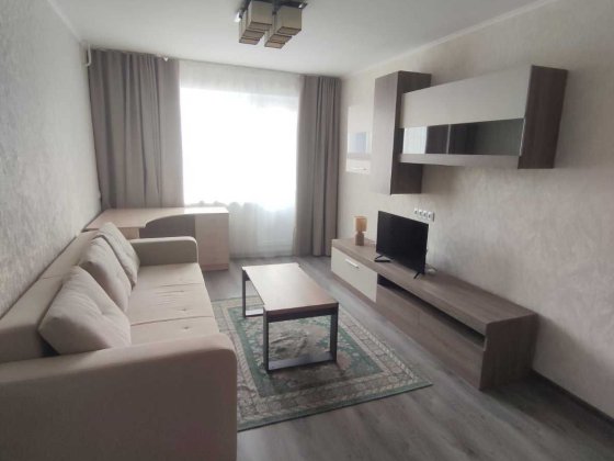 Сдам трехкомнатную квартиру в центре.т1