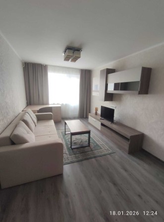 Сдам трехкомнатную квартиру в центре.т1 - фото 1