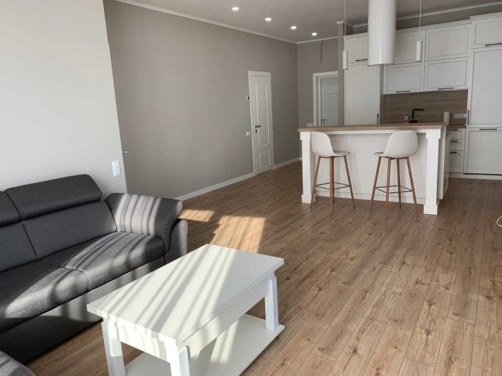 Аренда. Видовая 2-комнатная квартира в новострое ЖК «Панорама» - фото 1