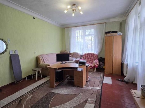 Продам кімнату з балконом, 27 кв.м., р-н 11 школи Полтава