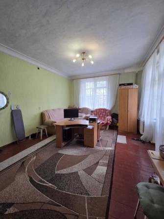 Продам кімнату з балконом, 27 кв.м., р-н 11 школи - фото 1