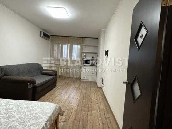 Продається 1 кімнатна квартира ст.м. Лісова Киев