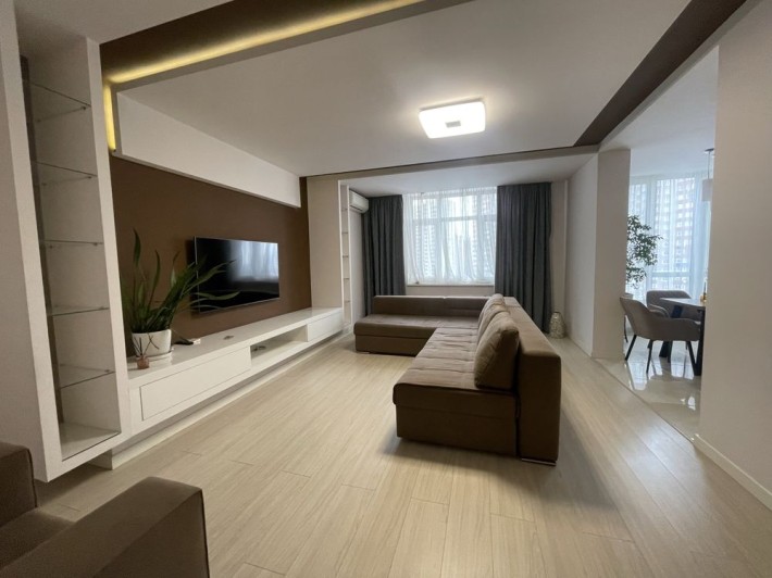 3 комнаты. Позняки. Современный ремонт. Есть отопление. Работают лифты - фото 1