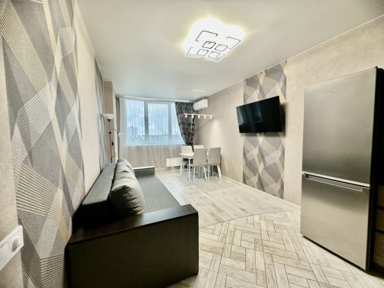 Сверстюка, 6е Квартира з якісним ремонтом Метро 10хв пішки Є генератор Київ