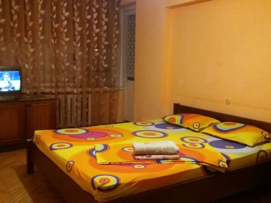 2-х комн.М.Черниговская, Дарница 10 мин. Теплая.Газ.2-этаж. Киев