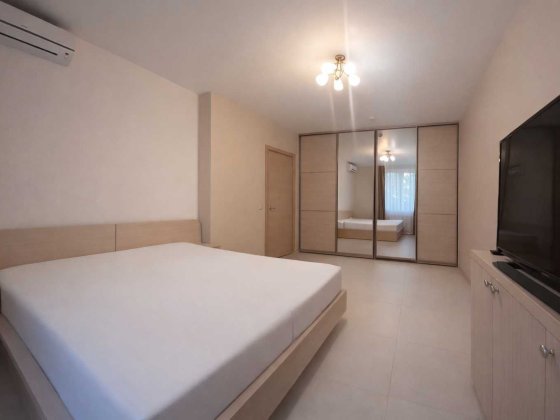 Аренда 1 ком, ул. Успешная 8, 37м2, 2/4 Киев