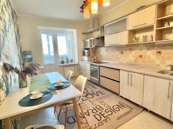 Оренда затишної 3к.квартири Ахматової 31 метро Позняки поруч Київ