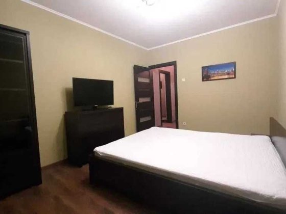 Хозяин- Bащенка 5, м. Осокорки -12 мин пешком Чавдар, Позняки, Ващенко Киев